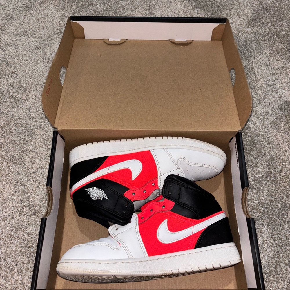 Jordan 1 Mid black/white/infrared